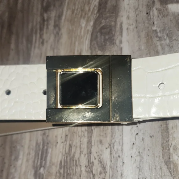 Express Cream Belt with Gold Buckle - Picture 2 of 3